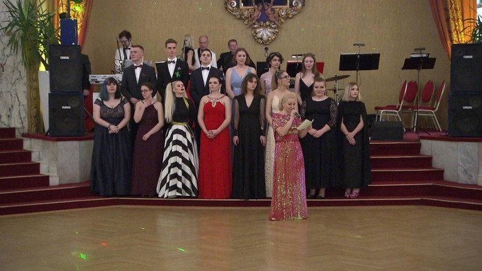 12. Maturitní ples českého gymnázia, který slouží také jako reprezentační ples české a slovenské menšiny